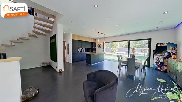 À VENDRE MAISON CONTEMPORAINE 5 PIÈCES AVEC PISCINE ET GARAGE  - 83370 SAINT AYGULF
