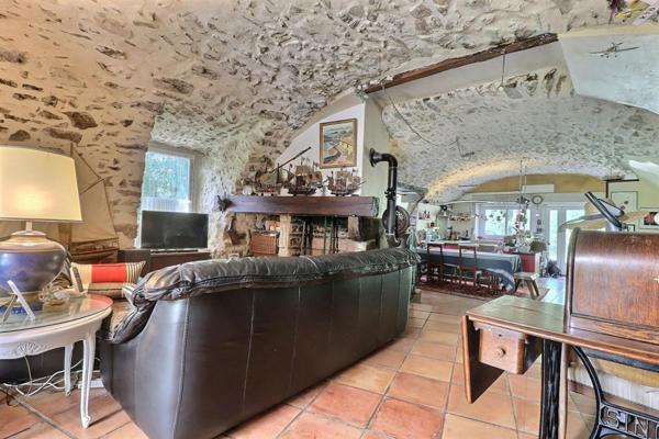À vendre ? Propriété de caractère en pierre, avec piscine et 2 hectares ? Saint-Andéol-de-Vals (Ardèche)