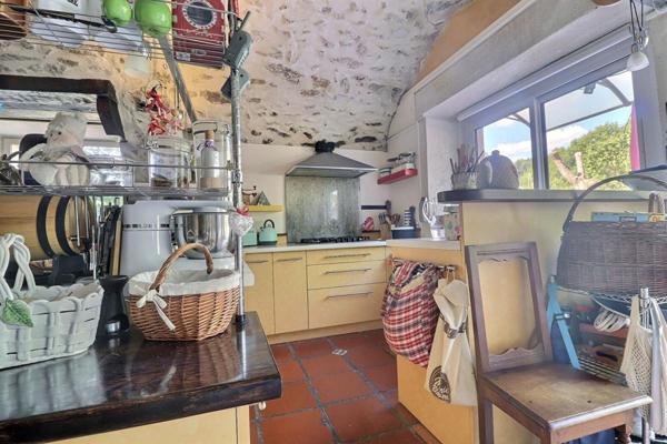 À vendre ? Propriété de caractère en pierre, avec piscine et 2 hectares ? Saint-Andéol-de-Vals (Ardèche)
