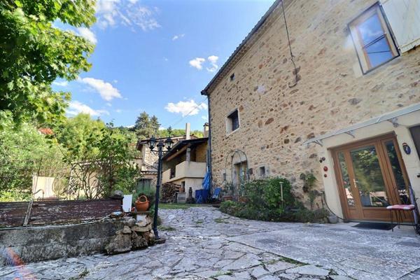 À vendre ? Propriété de caractère en pierre, avec piscine et 2 hectares ? Saint-Andéol-de-Vals (Ardèche)