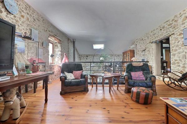 À vendre ? Propriété de caractère en pierre, avec piscine et 2 hectares ? Saint-Andéol-de-Vals (Ardèche)
