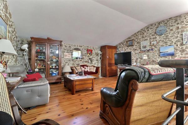 À vendre ? Propriété de caractère en pierre, avec piscine et 2 hectares ? Saint-Andéol-de-Vals (Ardèche)