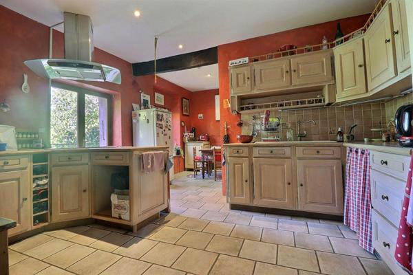 À vendre ? Propriété de caractère en pierre, avec piscine et 2 hectares ? Saint-Andéol-de-Vals (Ardèche)