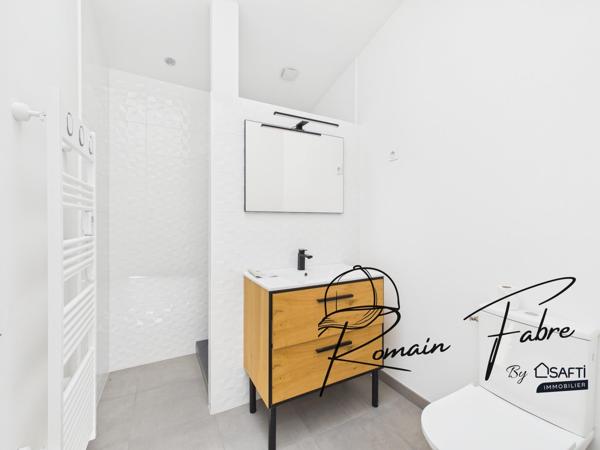 Immeuble alliant local commercial et habitation de 104 m2 en plein cœur de St André de Cubzac