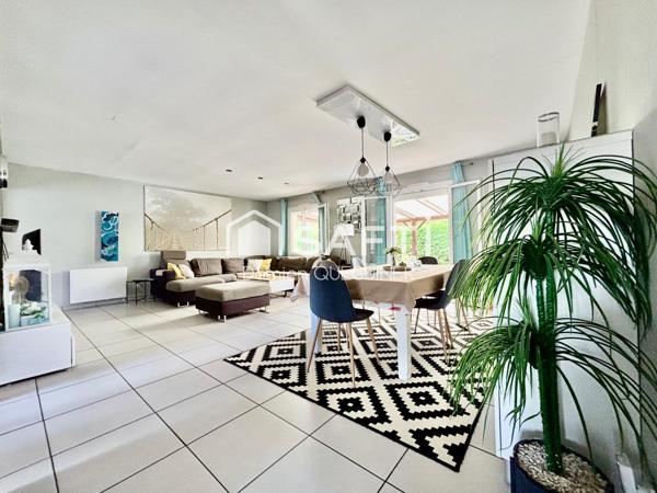 Maison 4 chambres , piscine chauffée, quartier paisible
