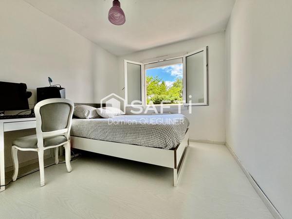 Maison 4 chambres , piscine chauffée, quartier paisible