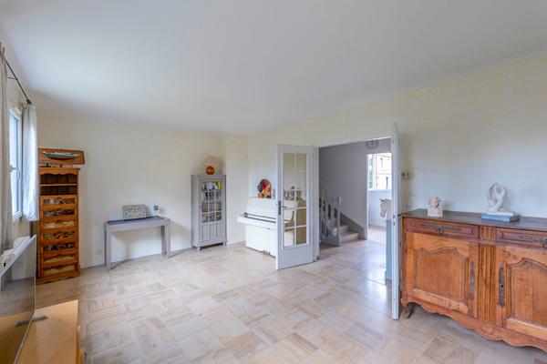 RUEIL-MALMAISON 10' rer - écoles - commerces