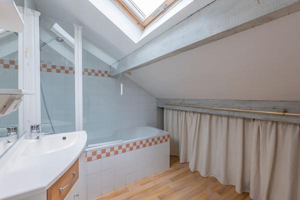 RUEIL-MALMAISON 10' rer - écoles - commerces