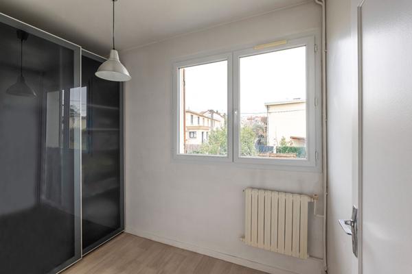 RUEIL-MALMAISON 10' rer - écoles - commerces