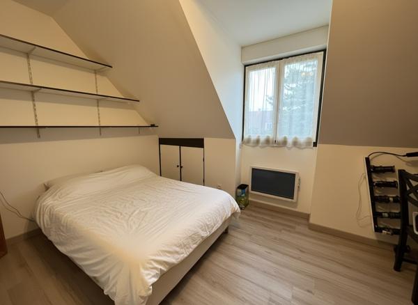 Propriété exceptionnellle avec piscine intérieure et grands volumes.