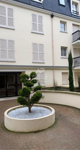 Appartement 2 pièces 51 m2 - Hypercentre SAINT GERMAIN EN LAYE Loyer 1 325 €/mois charges comprises **  - Référence  18566
