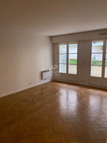 Appartement 2 pièces 51 m2 - Hypercentre SAINT GERMAIN EN LAYE Loyer 1 325 €/mois charges comprises **  - Référence  18566