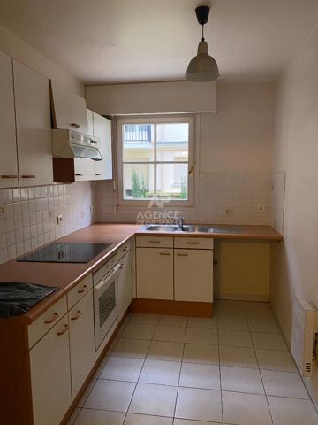 Appartement 2 pièces 51 m2 - Hypercentre SAINT GERMAIN EN LAYE Loyer 1 325 €/mois charges comprises **  - Référence  18566
