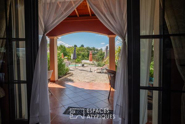 Villa de charme d’inspiration provençale avec son incomparable panorama sur les monts d’Ardèche