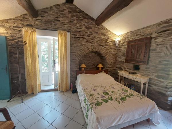 Mas en pierre en Cévennes avec 7ht de terrain garage et piscine vue panoramique