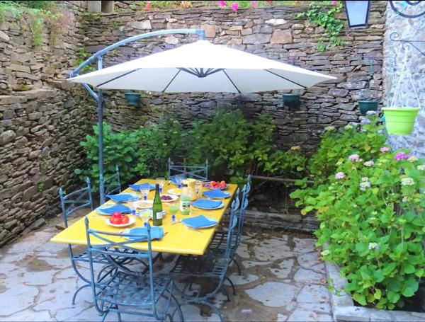 Mas en pierre en Cévennes avec 7ht de terrain garage et piscine vue panoramique