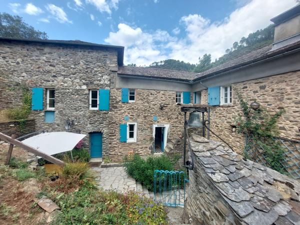 Mas en pierre en Cévennes avec 7ht de terrain garage et piscine vue panoramique