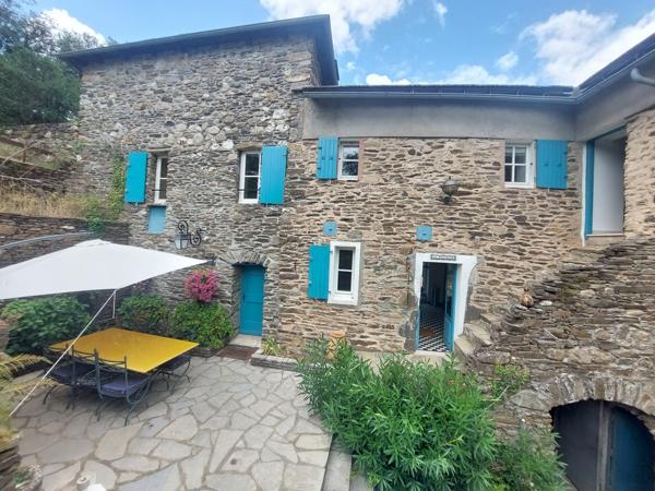 Mas en pierre en Cévennes avec 7ht de terrain garage et piscine vue panoramique