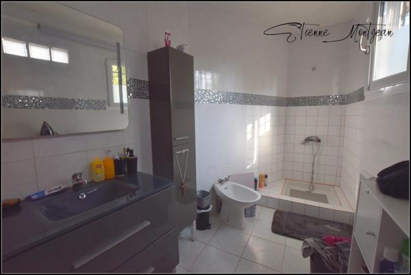 Maison à Luzech, 69 m², 2 chambres, à finir de rénover, avec terrasse