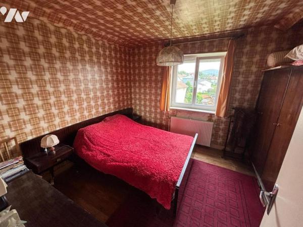 Maison 4 pièces (environ 84 m² habitables) située dans un secteur calme, proche centre