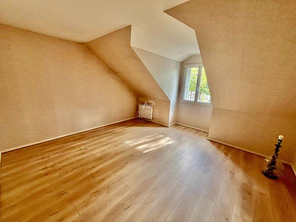 Maison 4 pièce(s) 83.54 m2 301 000 € **  - Référence  2351