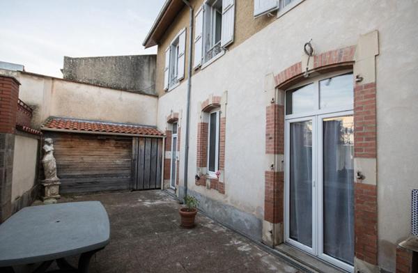 A Mirande maison de ville avec jardin