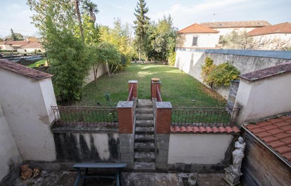 A Mirande maison de ville avec jardin
