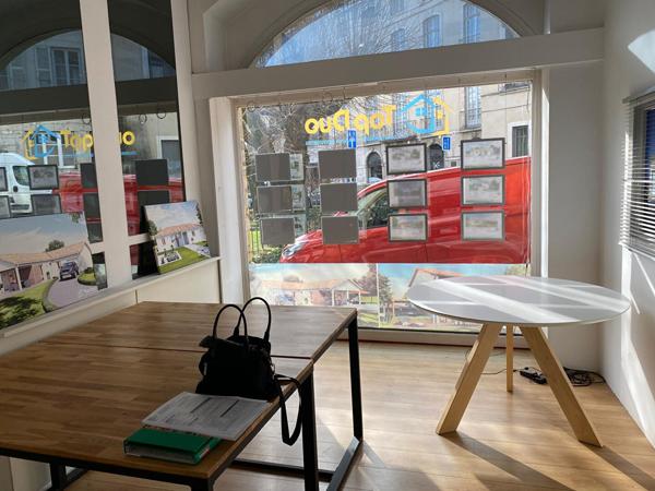 A louer local d'activité Bourg centre rue d'Espagne