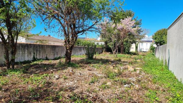 RARE - AYTRE SECTEUR LA COURBE - TERRAIN 928M2 - LIBRE DE CONSTRUCTEUR