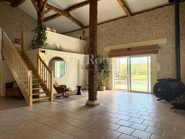 10 minutes d’Eymet – Maison avec volumes exceptionnels et piscine