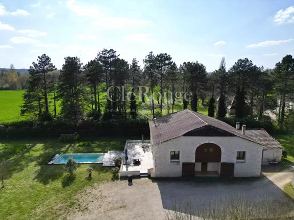 10 minutes d’Eymet – Maison avec volumes exceptionnels et piscine