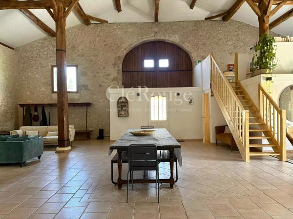 10 minutes d’Eymet – Maison avec volumes exceptionnels et piscine
