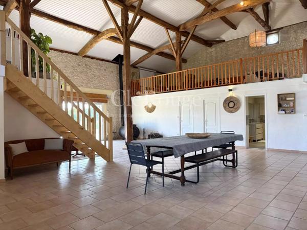10 minutes d’Eymet – Maison avec volumes exceptionnels et piscine