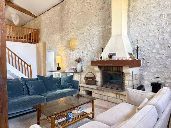10 minutes d’Eymet – Maison avec volumes exceptionnels et piscine