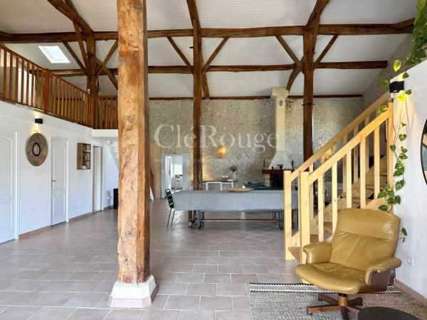 10 minutes d’Eymet – Maison avec volumes exceptionnels et piscine