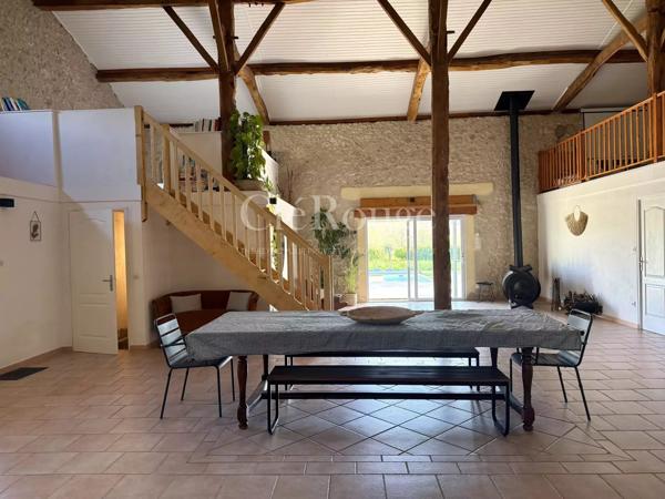 10 minutes d’Eymet – Maison avec volumes exceptionnels et piscine