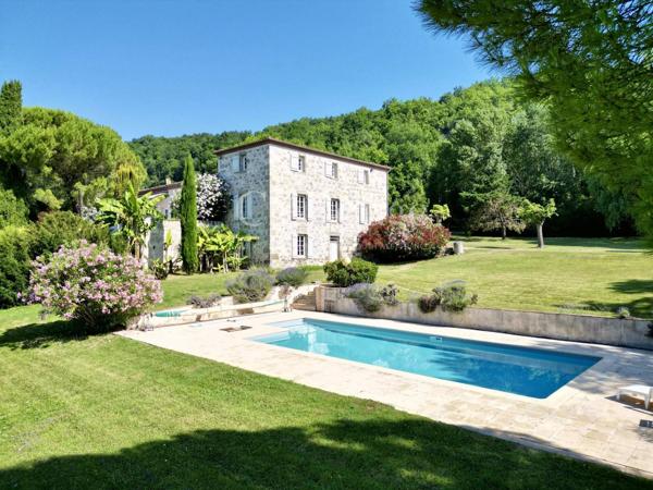 Proche d'Agen - Élégante maison de maître de 5 chambres, piscine et vue imprenable avec 16 hectares de terrain