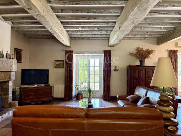 Proche d'Agen - Élégante maison de maître de 5 chambres, piscine et vue imprenable avec 16 hectares de terrain