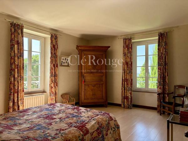 Proche d'Agen - Élégante maison de maître de 5 chambres, piscine et vue imprenable avec 16 hectares de terrain