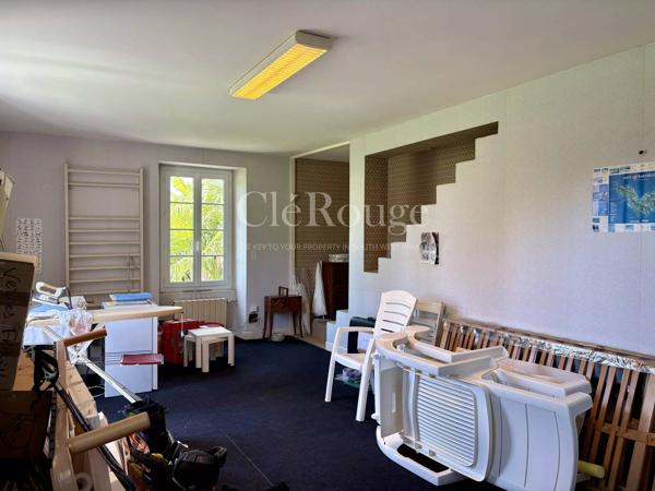 Proche d'Agen - Élégante maison de maître de 5 chambres, piscine et vue imprenable avec 16 hectares de terrain
