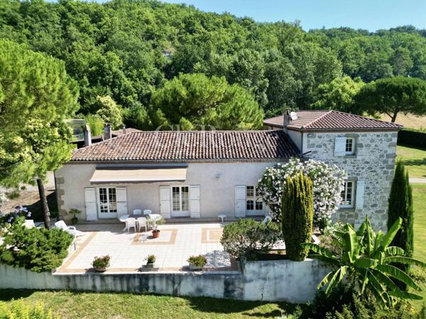 Proche d'Agen - Élégante maison de maître de 5 chambres, piscine et vue imprenable avec 16 hectares de terrain