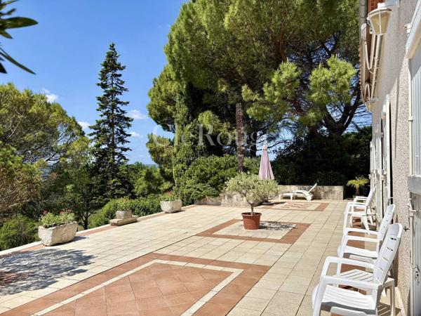 Proche d'Agen - Élégante maison de maître de 5 chambres, piscine et vue imprenable avec 16 hectares de terrain