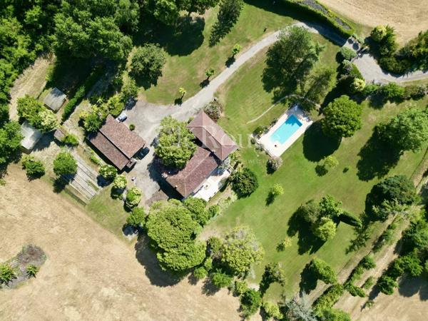 Proche d'Agen - Élégante maison de maître de 5 chambres, piscine et vue imprenable avec 16 hectares de terrain