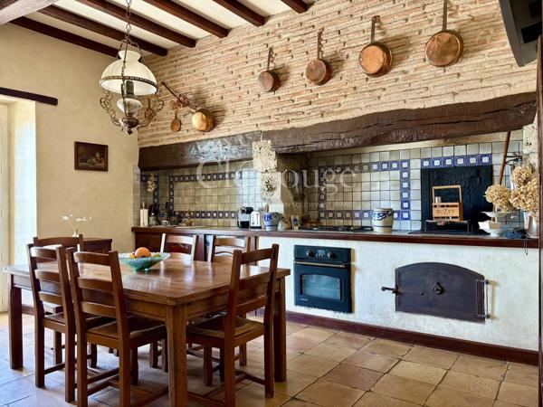 Proche d'Agen - Élégante maison de maître de 5 chambres, piscine et vue imprenable avec 16 hectares de terrain