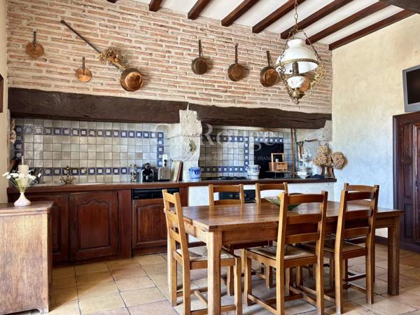 Proche d'Agen - Élégante maison de maître de 5 chambres, piscine et vue imprenable avec 16 hectares de terrain