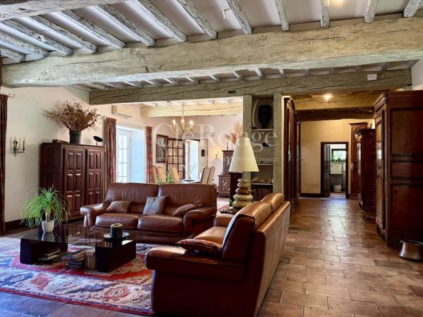 Proche d'Agen - Élégante maison de maître de 5 chambres, piscine et vue imprenable avec 16 hectares de terrain