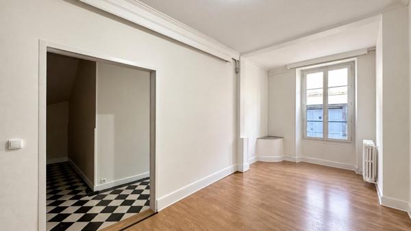 MAISON DE VILLE 176 m²  4 CHAMBRES  COUR & GARAGE