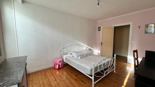 MAISON DE VILLE 176 m²  4 CHAMBRES  COUR & GARAGE