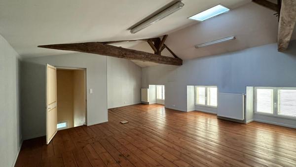MAISON DE VILLE 176 m²  4 CHAMBRES  COUR & GARAGE