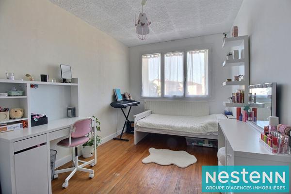 DÉCINES CENTRE ? T4 TRAVERSANT DE 80 M² AVEC BALCON, ASCENSEUR ET STATIONNEMENT